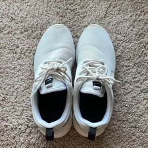 Nike Roshe One Women’s Sneakers